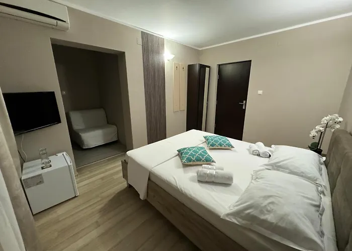 Miramare בית הארחה